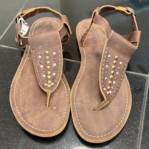 Musse & Cloud Brown Studded Leather Thong Sandals